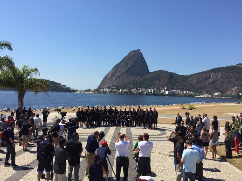 Miami e Cleveland sono a Rio per la tappa brasiliana dei Global Games. Per gli Heat foto ricordo sulla splendida spiaggia di Botafogo